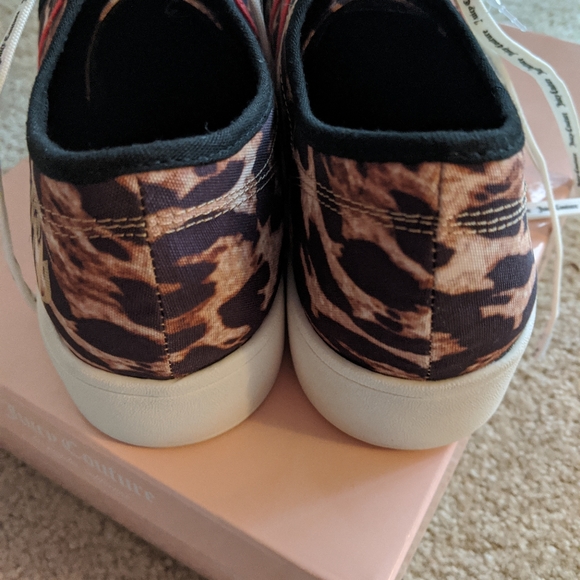 Animal print sneakers size 10 NIB - Picture 5 of 8